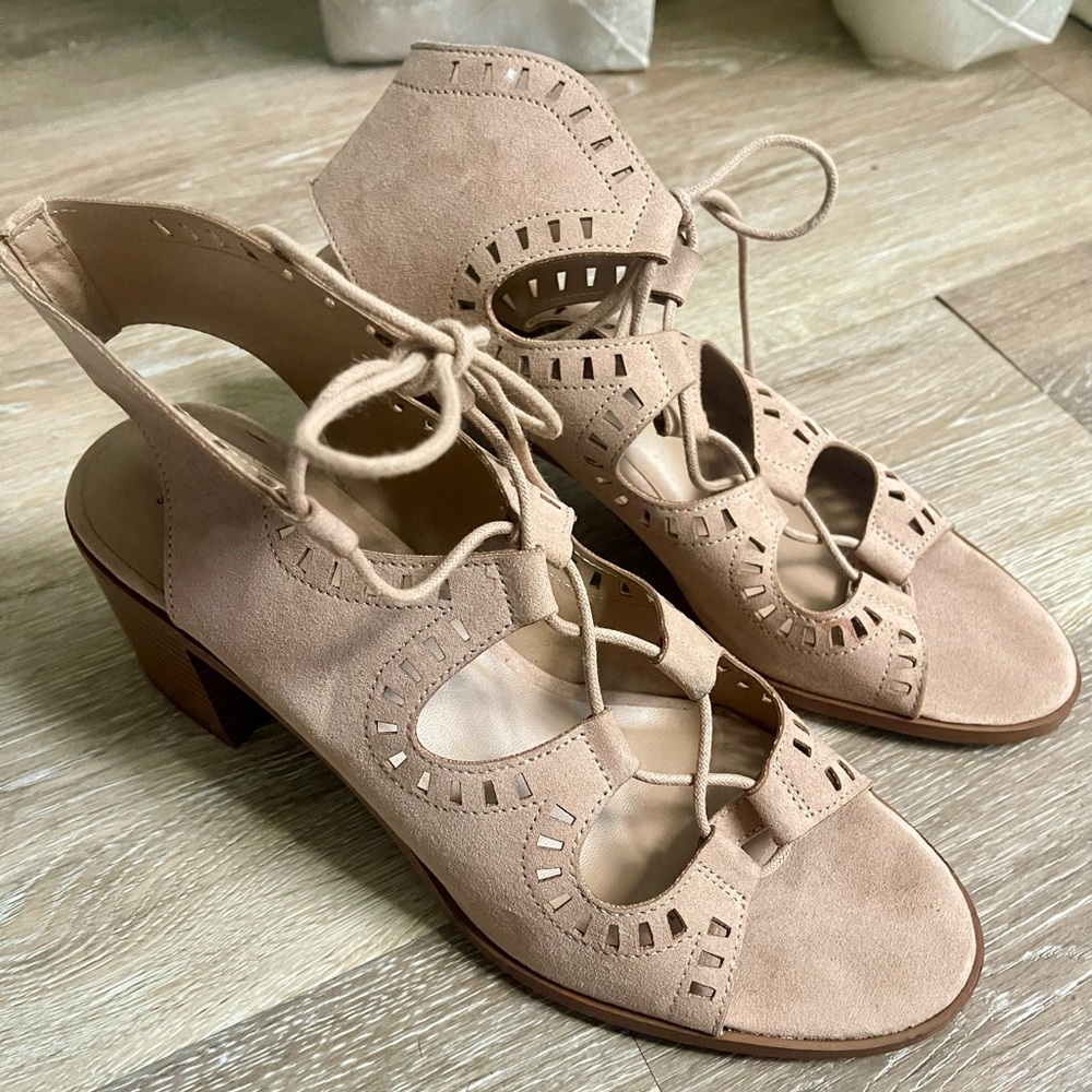 Mossimo Women’s Sude Nude/Tan Heels with Lace